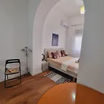 Mihal Popi Lägenhet *