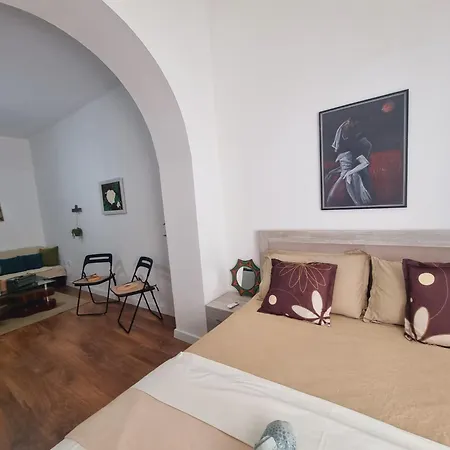 Mihal Popi Lägenhet Tirana
